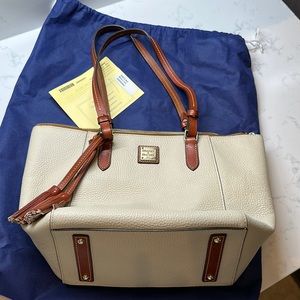 Dooney & Bourke Maxine Tote in Tan pebble leather